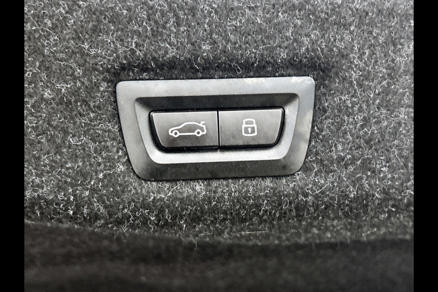 BMW i5 EDrive40 84 kWh M-sport(NL-auto, Harman/Kardon, SfeerV, Stoel V+ K, 360 Camera, Lane Assit, Active Cruise, Etc)