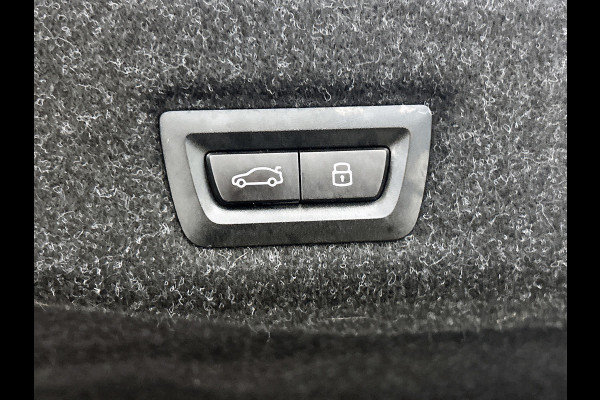 BMW i5 EDrive40 84 kWh M-sport(NL-auto, Harman/Kardon, SfeerV, Stoel V+ K, 360 Camera, Lane Assit, Active Cruise, Etc)