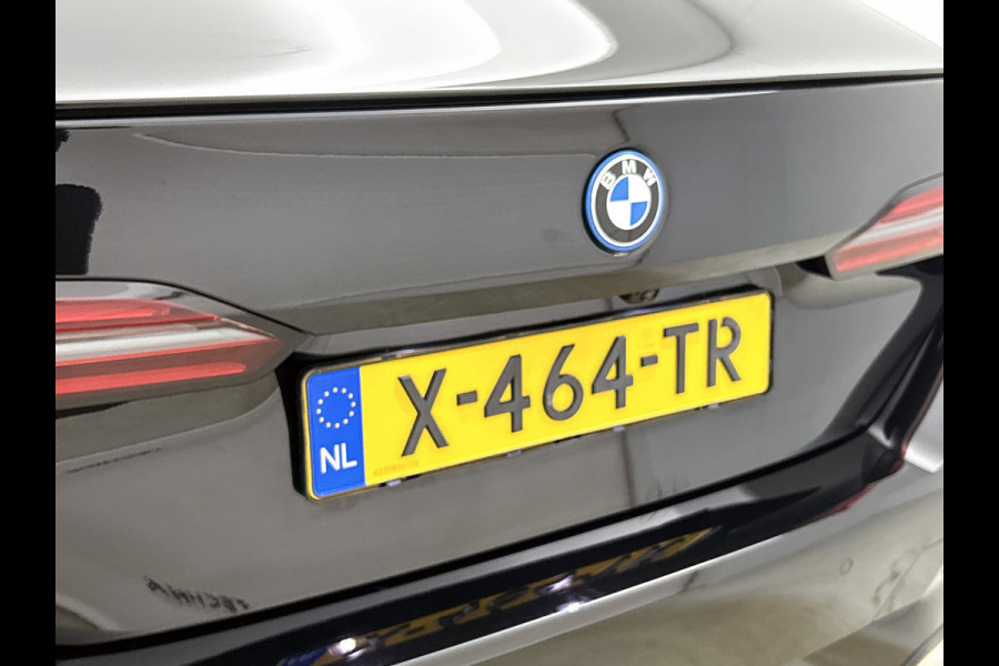 BMW i5 EDrive40 84 kWh M-sport(NL-auto, Harman/Kardon, SfeerV, Stoel V+ K, 360 Camera, Lane Assit, Active Cruise, Etc)