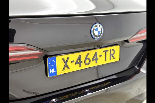 BMW i5 EDrive40 84 kWh M-sport(NL-auto, Harman/Kardon, SfeerV, Stoel V+ K, 360 Camera, Lane Assit, Active Cruise, Etc)