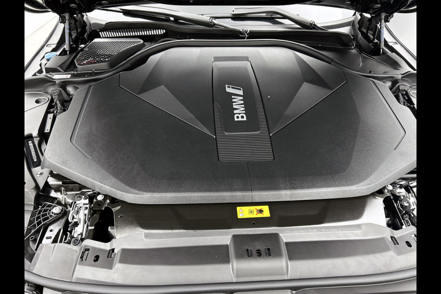 BMW i5 EDrive40 84 kWh M-sport(NL-auto, Harman/Kardon, SfeerV, Stoel V+ K, 360 Camera, Lane Assit, Active Cruise, Etc)