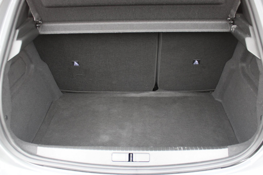 Peugeot 208 1.2 100PK ALLURE | CAMERA VOOR + ACHTER | PARKEERSENSOREN VOOR + ACHTER | DRAADLOZE APPLE CARPLAY/ANDROID AUTO | NAVIGATIE | DODEHOEK DETECTIE | CRUISE CONTROL | DAB+ RADIO | CLIMATE CONTROL | LED KOPLAMPEN |