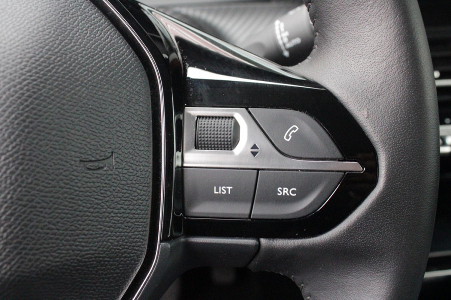 Peugeot 208 1.2 100PK ALLURE | CAMERA VOOR + ACHTER | PARKEERSENSOREN VOOR + ACHTER | DRAADLOZE APPLE CARPLAY/ANDROID AUTO | NAVIGATIE | DODEHOEK DETECTIE | CRUISE CONTROL | DAB+ RADIO | CLIMATE CONTROL | LED KOPLAMPEN |