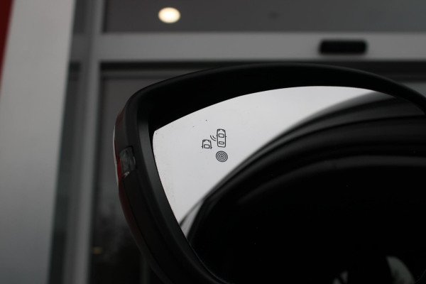 Peugeot 208 1.2 100PK ALLURE | CAMERA VOOR + ACHTER | PARKEERSENSOREN VOOR + ACHTER | DRAADLOZE APPLE CARPLAY/ANDROID AUTO | NAVIGATIE | DODEHOEK DETECTIE | CRUISE CONTROL | DAB+ RADIO | CLIMATE CONTROL | LED KOPLAMPEN |