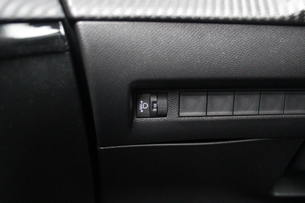 Peugeot 208 1.2 100PK ALLURE | CAMERA VOOR + ACHTER | PARKEERSENSOREN VOOR + ACHTER | DRAADLOZE APPLE CARPLAY/ANDROID AUTO | NAVIGATIE | DODEHOEK DETECTIE | CRUISE CONTROL | DAB+ RADIO | CLIMATE CONTROL | LED KOPLAMPEN |