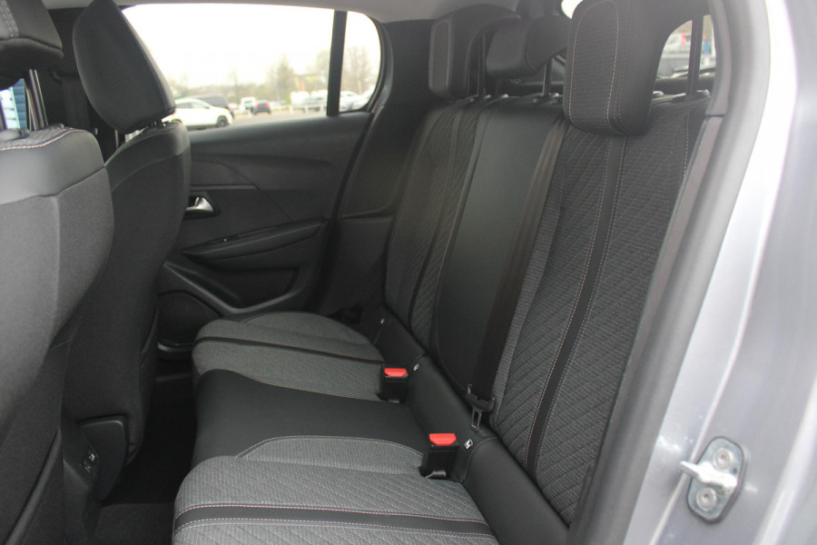 Peugeot 208 1.2 100PK ALLURE | CAMERA VOOR + ACHTER | PARKEERSENSOREN VOOR + ACHTER | DRAADLOZE APPLE CARPLAY/ANDROID AUTO | NAVIGATIE | DODEHOEK DETECTIE | CRUISE CONTROL | DAB+ RADIO | CLIMATE CONTROL | LED KOPLAMPEN |