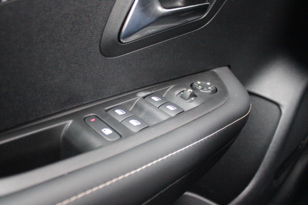 Peugeot 208 1.2 100PK ALLURE | CAMERA VOOR + ACHTER | PARKEERSENSOREN VOOR + ACHTER | DRAADLOZE APPLE CARPLAY/ANDROID AUTO | NAVIGATIE | DODEHOEK DETECTIE | CRUISE CONTROL | DAB+ RADIO | CLIMATE CONTROL | LED KOPLAMPEN |