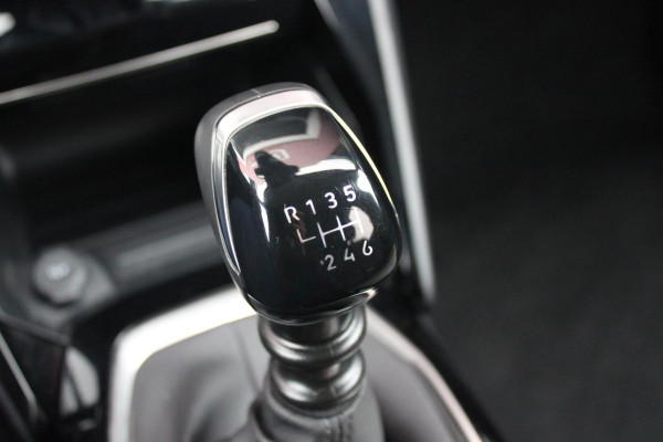 Peugeot 208 1.2 100PK ALLURE | CAMERA VOOR + ACHTER | PARKEERSENSOREN VOOR + ACHTER | DRAADLOZE APPLE CARPLAY/ANDROID AUTO | NAVIGATIE | DODEHOEK DETECTIE | CRUISE CONTROL | DAB+ RADIO | CLIMATE CONTROL | LED KOPLAMPEN |