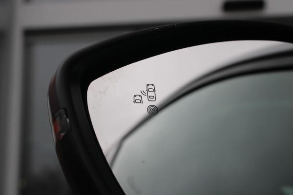 Peugeot 208 1.2 100PK ALLURE | CAMERA VOOR + ACHTER | PARKEERSENSOREN VOOR + ACHTER | DRAADLOZE APPLE CARPLAY/ANDROID AUTO | NAVIGATIE | DODEHOEK DETECTIE | CRUISE CONTROL | DAB+ RADIO | CLIMATE CONTROL | LED KOPLAMPEN |