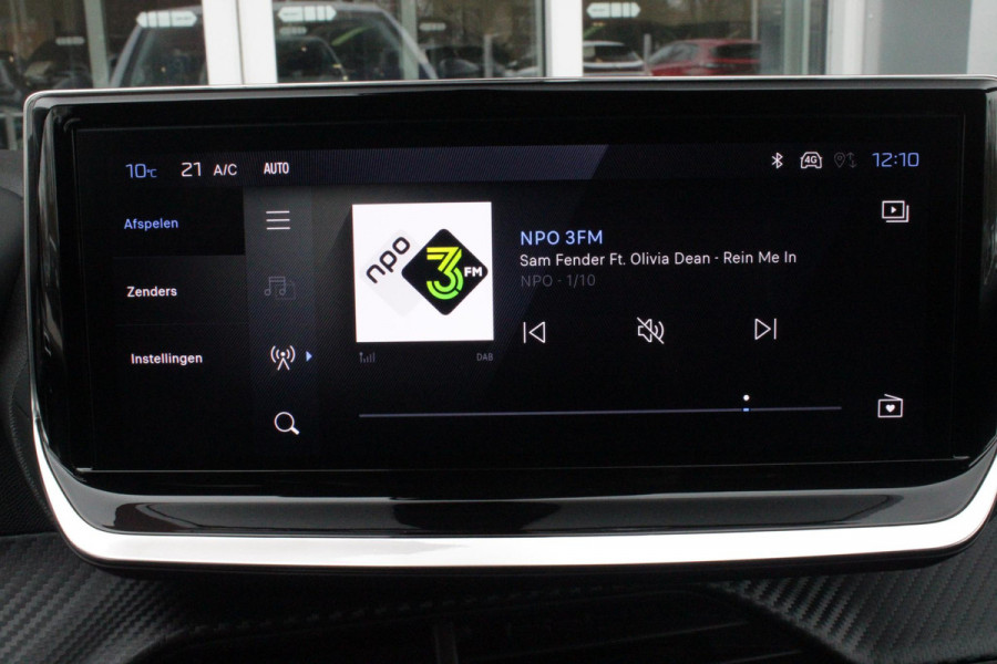 Peugeot 208 1.2 100PK ALLURE | CAMERA VOOR + ACHTER | PARKEERSENSOREN VOOR + ACHTER | DRAADLOZE APPLE CARPLAY/ANDROID AUTO | NAVIGATIE | DODEHOEK DETECTIE | CRUISE CONTROL | DAB+ RADIO | CLIMATE CONTROL | LED KOPLAMPEN |