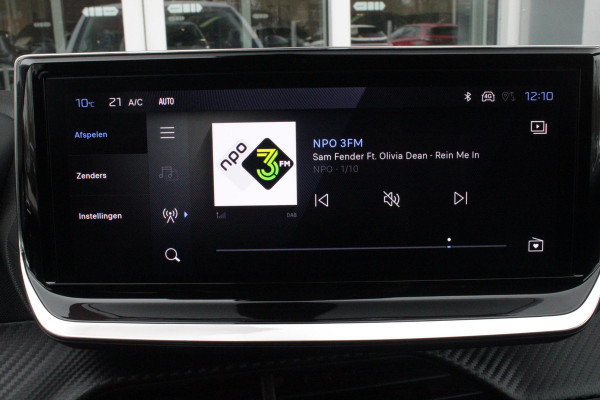 Peugeot 208 1.2 100PK ALLURE | CAMERA VOOR + ACHTER | PARKEERSENSOREN VOOR + ACHTER | DRAADLOZE APPLE CARPLAY/ANDROID AUTO | NAVIGATIE | DODEHOEK DETECTIE | CRUISE CONTROL | DAB+ RADIO | CLIMATE CONTROL | LED KOPLAMPEN |