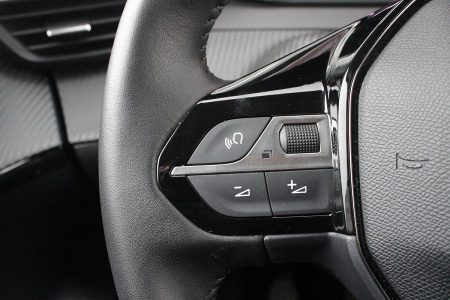 Peugeot 208 1.2 100PK ALLURE | CAMERA VOOR + ACHTER | PARKEERSENSOREN VOOR + ACHTER | DRAADLOZE APPLE CARPLAY/ANDROID AUTO | NAVIGATIE | DODEHOEK DETECTIE | CRUISE CONTROL | DAB+ RADIO | CLIMATE CONTROL | LED KOPLAMPEN |