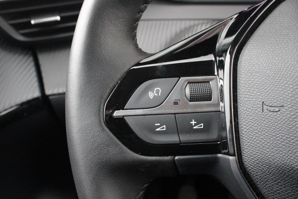Peugeot 208 1.2 100PK ALLURE | CAMERA VOOR + ACHTER | PARKEERSENSOREN VOOR + ACHTER | DRAADLOZE APPLE CARPLAY/ANDROID AUTO | NAVIGATIE | DODEHOEK DETECTIE | CRUISE CONTROL | DAB+ RADIO | CLIMATE CONTROL | LED KOPLAMPEN |