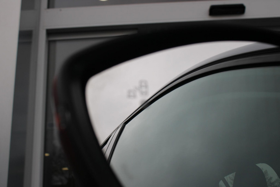 Peugeot 208 1.2 100PK ALLURE | CAMERA VOOR + ACHTER | PARKEERSENSOREN VOOR + ACHTER | DRAADLOZE APPLE CARPLAY/ANDROID AUTO | NAVIGATIE | DODEHOEK DETECTIE | CRUISE CONTROL | DAB+ RADIO | CLIMATE CONTROL | LED KOPLAMPEN |