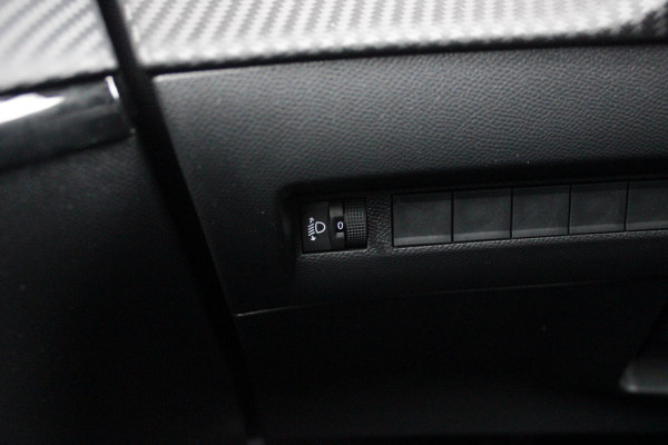 Peugeot 208 1.2 100PK ALLURE | CAMERA VOOR + ACHTER | PARKEERSENSOREN VOOR + ACHTER | DRAADLOZE APPLE CARPLAY/ANDROID AUTO | NAVIGATIE | DODEHOEK DETECTIE | CRUISE CONTROL | DAB+ RADIO | CLIMATE CONTROL | LED KOPLAMPEN |