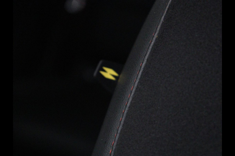 Renault Arkana 1.6 E-Tech Hybrid 145 R.S. Line | Panoramadak | Leder/Alcantara | Trekhaak | Stoelverwarming | Adaptive cruise | Camera | Carplay | Keyless | Park Assist | Full LED | Navigatie | Stuurverwarming