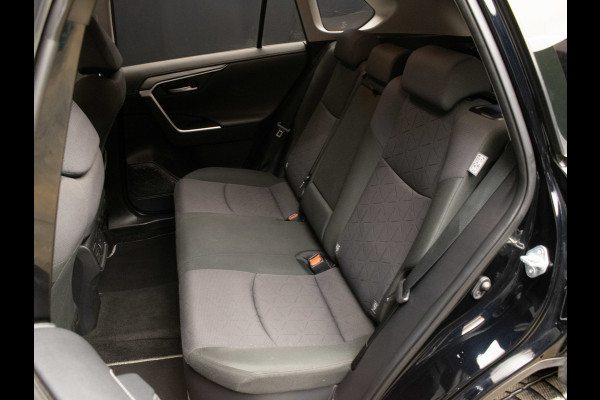 Toyota RAV4 2.5 Hybrid Sport (APPLE CARPLAY,NAVI,CAMERA,CLIMATE,CRUISE,GETINT,LED,SPORTSTOELEN,LM VELGEN,NETTE STAAT)