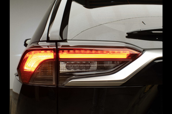 Toyota RAV4 2.5 Hybrid Sport (APPLE CARPLAY,NAVI,CAMERA,CLIMATE,CRUISE,GETINT,LED,SPORTSTOELEN,LM VELGEN,NETTE STAAT)