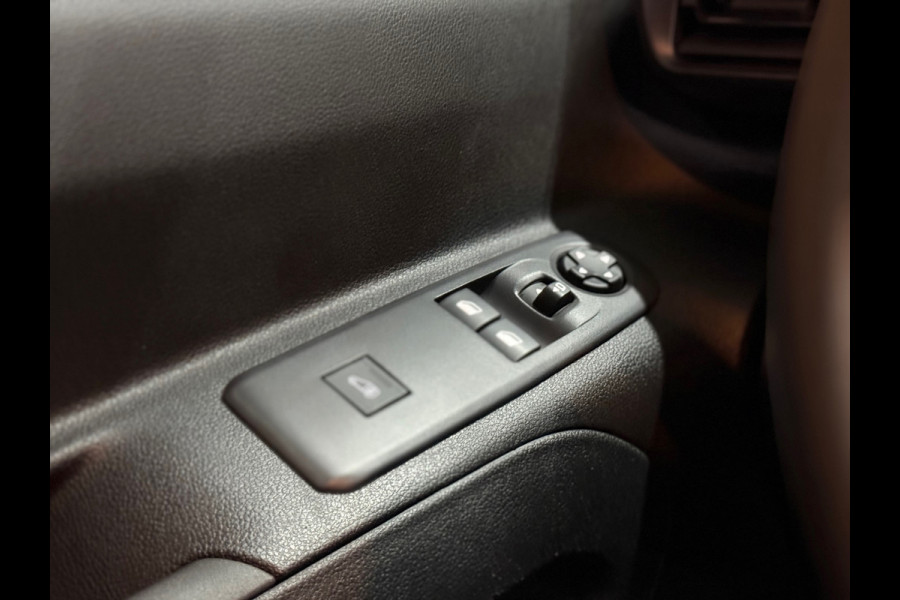 Peugeot Partner 1.5 BlueHDi 100 S&S L1 | Black Style | Carplay | Climate | Keyless | Mistlampen | Camera | Park Pilot