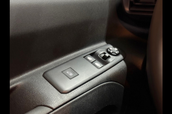 Peugeot Partner 1.5 BlueHDi 100 S&S L1 | Black Style | Carplay | Climate | Keyless | Mistlampen | Camera | Park Pilot