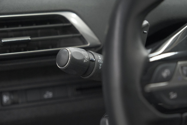 Peugeot 3008 PureTech 130 EAT6 Blue Lease Premium | Camera | Apple Carplay | Parkeersensoren | Climate Control