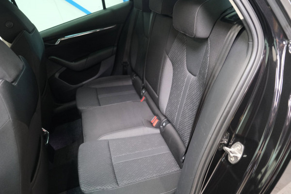 Škoda Octavia Combi 1.0 e-TSI Business Edition Plus Automaat - N.A.P. Airco, Cruise, Navi, PDC, Stoelverwarming, Carplay.