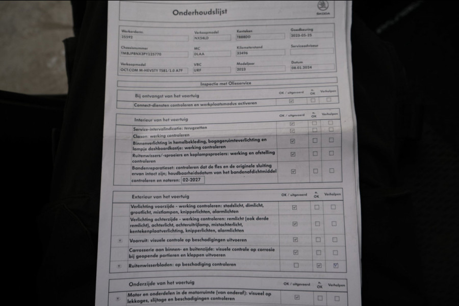 Škoda Octavia Combi 1.0 e-TSI Business Edition Plus Automaat - N.A.P. Airco, Cruise, Navi, PDC, Stoelverwarming, Carplay.