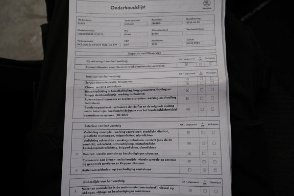 Škoda Octavia Combi 1.0 e-TSI Business Edition Plus Automaat - N.A.P. Airco, Cruise, Navi, PDC, Stoelverwarming, Carplay.