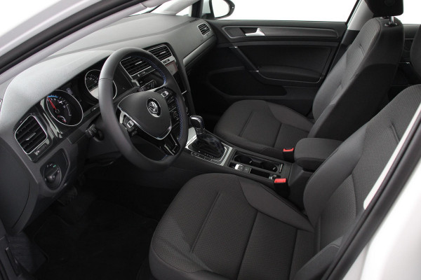Volkswagen e-Golf | Navigatie | Climate Control Bluetooth | Cruise Control Adaptive | Lichtmetalen Velgen |