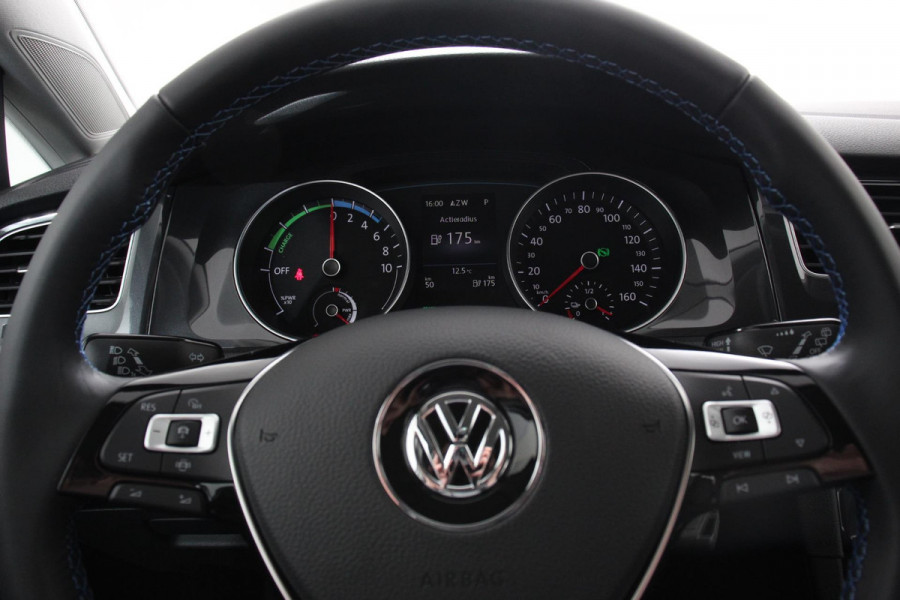 Volkswagen e-Golf | Navigatie | Climate Control Bluetooth | Cruise Control Adaptive | Lichtmetalen Velgen |