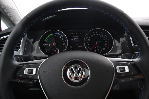Volkswagen e-Golf | Navigatie | Climate Control Bluetooth | Cruise Control Adaptive | Lichtmetalen Velgen |