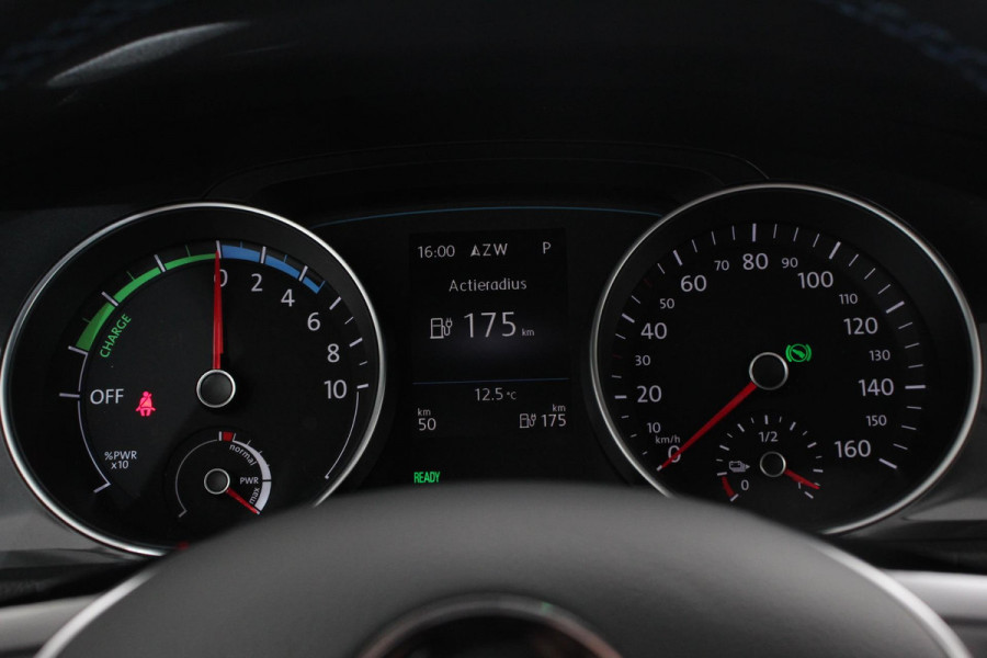 Volkswagen e-Golf | Navigatie | Climate Control Bluetooth | Cruise Control Adaptive | Lichtmetalen Velgen |