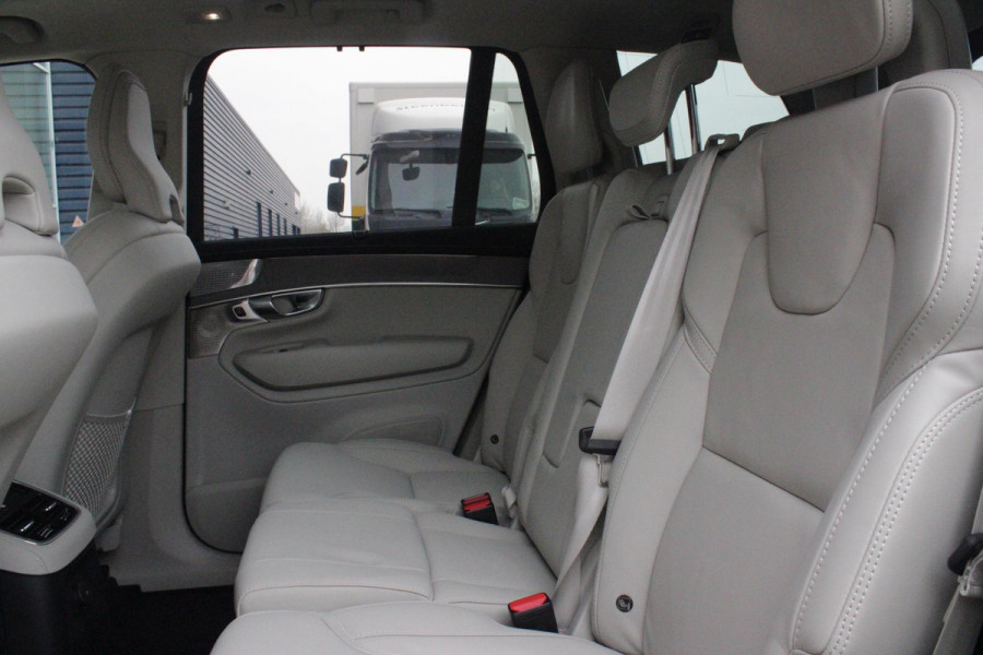 Volvo XC90 2.0 T8 456PK PHEV AWD PLUS BRIGHT | LUCHTVERING VOOR / ACHTER MET FOUR-C SETTINGS  | PANORAMISCH SCHUIF / KANTELDAK | EXTRA GETINT GLAS OP DE ACHTER PORTIEREN | BOWERS & WILKINS HIFI PREMIUM AUDI SYSTEEM INCLUSIEF FRESH AIR SUBWOOFER  | NAVIGATIE SYSTEEM BY GOOGLE MAPS | 360° CAMERA | ELEKTRISCH WEGKLAPBARE TREKHAAK | HEAD-UP DISPLAY | COMFORT STOELEN MET MASAGE FUNCTIE | STOEL VERWARMING EN VENTILATIE | ELEKTRISCH VERSTELBARE COMFORT STOEL MET GEHEUGEN EN ELEKTRISCH VERSTELBARE ZIJWANGEN | GEPERFOREERD NAPPA LEDER BEKLEDING BLOND / CHARCOAL | ACHTERBANK VERWARMING | N