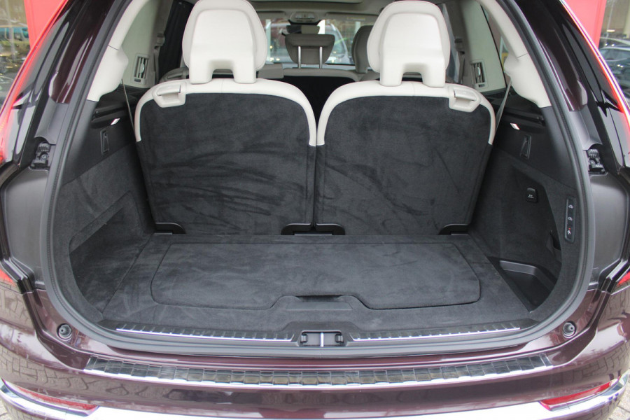 Volvo XC90 2.0 T8 456PK PHEV AWD PLUS BRIGHT | LUCHTVERING VOOR / ACHTER MET FOUR-C SETTINGS  | PANORAMISCH SCHUIF / KANTELDAK | EXTRA GETINT GLAS OP DE ACHTER PORTIEREN | BOWERS & WILKINS HIFI PREMIUM AUDI SYSTEEM INCLUSIEF FRESH AIR SUBWOOFER  | NAVIGATIE SYSTEEM BY GOOGLE MAPS | 360° CAMERA | ELEKTRISCH WEGKLAPBARE TREKHAAK | HEAD-UP DISPLAY | COMFORT STOELEN MET MASAGE FUNCTIE | STOEL VERWARMING EN VENTILATIE | ELEKTRISCH VERSTELBARE COMFORT STOEL MET GEHEUGEN EN ELEKTRISCH VERSTELBARE ZIJWANGEN | GEPERFOREERD NAPPA LEDER BEKLEDING BLOND / CHARCOAL | ACHTERBANK VERWARMING | N
