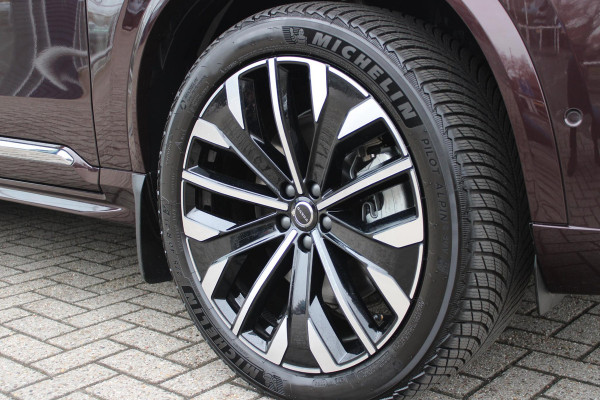 Volvo XC90 2.0 T8 456PK PHEV AWD PLUS BRIGHT | LUCHTVERING VOOR / ACHTER MET FOUR-C SETTINGS  | PANORAMISCH SCHUIF / KANTELDAK | EXTRA GETINT GLAS OP DE ACHTER PORTIEREN | BOWERS & WILKINS HIFI PREMIUM AUDI SYSTEEM INCLUSIEF FRESH AIR SUBWOOFER  | NAVIGATIE SYSTEEM BY GOOGLE MAPS | 360° CAMERA | ELEKTRISCH WEGKLAPBARE TREKHAAK | HEAD-UP DISPLAY | COMFORT STOELEN MET MASAGE FUNCTIE | STOEL VERWARMING EN VENTILATIE | ELEKTRISCH VERSTELBARE COMFORT STOEL MET GEHEUGEN EN ELEKTRISCH VERSTELBARE ZIJWANGEN | GEPERFOREERD NAPPA LEDER BEKLEDING BLOND / CHARCOAL | ACHTERBANK VERWARMING | N
