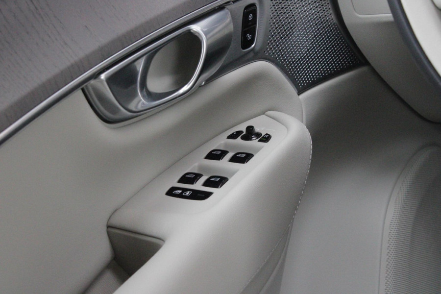 Volvo XC90 2.0 T8 456PK PHEV AWD PLUS BRIGHT | LUCHTVERING VOOR / ACHTER MET FOUR-C SETTINGS  | PANORAMISCH SCHUIF / KANTELDAK | EXTRA GETINT GLAS OP DE ACHTER PORTIEREN | BOWERS & WILKINS HIFI PREMIUM AUDI SYSTEEM INCLUSIEF FRESH AIR SUBWOOFER  | NAVIGATIE SYSTEEM BY GOOGLE MAPS | 360° CAMERA | ELEKTRISCH WEGKLAPBARE TREKHAAK | HEAD-UP DISPLAY | COMFORT STOELEN MET MASAGE FUNCTIE | STOEL VERWARMING EN VENTILATIE | ELEKTRISCH VERSTELBARE COMFORT STOEL MET GEHEUGEN EN ELEKTRISCH VERSTELBARE ZIJWANGEN | GEPERFOREERD NAPPA LEDER BEKLEDING BLOND / CHARCOAL | ACHTERBANK VERWARMING | N