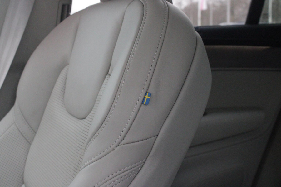 Volvo XC90 2.0 T8 456PK PHEV AWD PLUS BRIGHT | LUCHTVERING VOOR / ACHTER MET FOUR-C SETTINGS  | PANORAMISCH SCHUIF / KANTELDAK | EXTRA GETINT GLAS OP DE ACHTER PORTIEREN | BOWERS & WILKINS HIFI PREMIUM AUDI SYSTEEM INCLUSIEF FRESH AIR SUBWOOFER  | NAVIGATIE SYSTEEM BY GOOGLE MAPS | 360° CAMERA | ELEKTRISCH WEGKLAPBARE TREKHAAK | HEAD-UP DISPLAY | COMFORT STOELEN MET MASAGE FUNCTIE | STOEL VERWARMING EN VENTILATIE | ELEKTRISCH VERSTELBARE COMFORT STOEL MET GEHEUGEN EN ELEKTRISCH VERSTELBARE ZIJWANGEN | GEPERFOREERD NAPPA LEDER BEKLEDING BLOND / CHARCOAL | ACHTERBANK VERWARMING | N