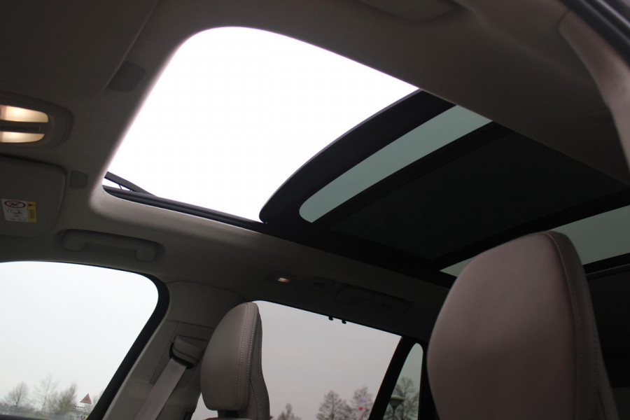 Volvo XC90 2.0 T8 456PK PHEV AWD PLUS BRIGHT | LUCHTVERING VOOR / ACHTER MET FOUR-C SETTINGS  | PANORAMISCH SCHUIF / KANTELDAK | EXTRA GETINT GLAS OP DE ACHTER PORTIEREN | BOWERS & WILKINS HIFI PREMIUM AUDI SYSTEEM INCLUSIEF FRESH AIR SUBWOOFER  | NAVIGATIE SYSTEEM BY GOOGLE MAPS | 360° CAMERA | ELEKTRISCH WEGKLAPBARE TREKHAAK | HEAD-UP DISPLAY | COMFORT STOELEN MET MASAGE FUNCTIE | STOEL VERWARMING EN VENTILATIE | ELEKTRISCH VERSTELBARE COMFORT STOEL MET GEHEUGEN EN ELEKTRISCH VERSTELBARE ZIJWANGEN | GEPERFOREERD NAPPA LEDER BEKLEDING BLOND / CHARCOAL | ACHTERBANK VERWARMING | N