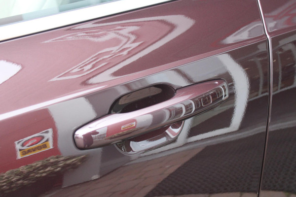 Volvo XC90 2.0 T8 456PK PHEV AWD PLUS BRIGHT | LUCHTVERING VOOR / ACHTER MET FOUR-C SETTINGS  | PANORAMISCH SCHUIF / KANTELDAK | EXTRA GETINT GLAS OP DE ACHTER PORTIEREN | BOWERS & WILKINS HIFI PREMIUM AUDI SYSTEEM INCLUSIEF FRESH AIR SUBWOOFER  | NAVIGATIE SYSTEEM BY GOOGLE MAPS | 360° CAMERA | ELEKTRISCH WEGKLAPBARE TREKHAAK | HEAD-UP DISPLAY | COMFORT STOELEN MET MASAGE FUNCTIE | STOEL VERWARMING EN VENTILATIE | ELEKTRISCH VERSTELBARE COMFORT STOEL MET GEHEUGEN EN ELEKTRISCH VERSTELBARE ZIJWANGEN | GEPERFOREERD NAPPA LEDER BEKLEDING BLOND / CHARCOAL | ACHTERBANK VERWARMING | N