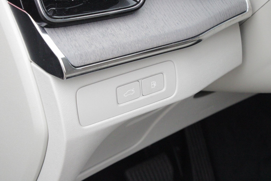 Volvo XC90 2.0 T8 456PK PHEV AWD PLUS BRIGHT | LUCHTVERING VOOR / ACHTER MET FOUR-C SETTINGS  | PANORAMISCH SCHUIF / KANTELDAK | EXTRA GETINT GLAS OP DE ACHTER PORTIEREN | BOWERS & WILKINS HIFI PREMIUM AUDI SYSTEEM INCLUSIEF FRESH AIR SUBWOOFER  | NAVIGATIE SYSTEEM BY GOOGLE MAPS | 360° CAMERA | ELEKTRISCH WEGKLAPBARE TREKHAAK | HEAD-UP DISPLAY | COMFORT STOELEN MET MASAGE FUNCTIE | STOEL VERWARMING EN VENTILATIE | ELEKTRISCH VERSTELBARE COMFORT STOEL MET GEHEUGEN EN ELEKTRISCH VERSTELBARE ZIJWANGEN | GEPERFOREERD NAPPA LEDER BEKLEDING BLOND / CHARCOAL | ACHTERBANK VERWARMING | N