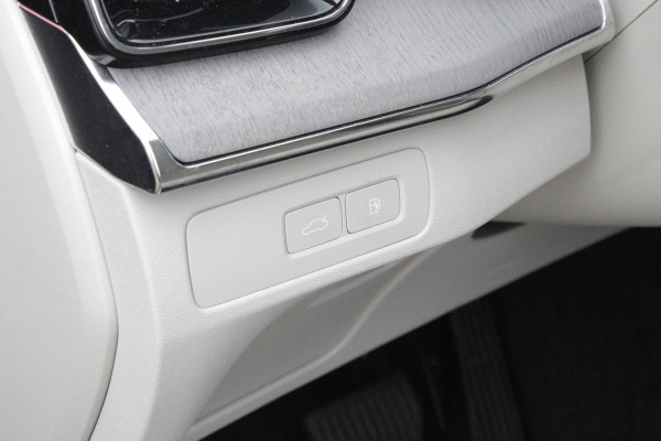 Volvo XC90 2.0 T8 456PK PHEV AWD PLUS BRIGHT | LUCHTVERING VOOR / ACHTER MET FOUR-C SETTINGS  | PANORAMISCH SCHUIF / KANTELDAK | EXTRA GETINT GLAS OP DE ACHTER PORTIEREN | BOWERS & WILKINS HIFI PREMIUM AUDI SYSTEEM INCLUSIEF FRESH AIR SUBWOOFER  | NAVIGATIE SYSTEEM BY GOOGLE MAPS | 360° CAMERA | ELEKTRISCH WEGKLAPBARE TREKHAAK | HEAD-UP DISPLAY | COMFORT STOELEN MET MASAGE FUNCTIE | STOEL VERWARMING EN VENTILATIE | ELEKTRISCH VERSTELBARE COMFORT STOEL MET GEHEUGEN EN ELEKTRISCH VERSTELBARE ZIJWANGEN | GEPERFOREERD NAPPA LEDER BEKLEDING BLOND / CHARCOAL | ACHTERBANK VERWARMING | N
