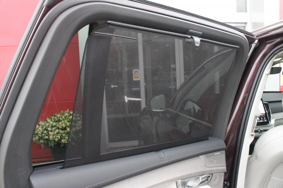 Volvo XC90 2.0 T8 456PK PHEV AWD PLUS BRIGHT | LUCHTVERING VOOR / ACHTER MET FOUR-C SETTINGS  | PANORAMISCH SCHUIF / KANTELDAK | EXTRA GETINT GLAS OP DE ACHTER PORTIEREN | BOWERS & WILKINS HIFI PREMIUM AUDI SYSTEEM INCLUSIEF FRESH AIR SUBWOOFER  | NAVIGATIE SYSTEEM BY GOOGLE MAPS | 360° CAMERA | ELEKTRISCH WEGKLAPBARE TREKHAAK | HEAD-UP DISPLAY | COMFORT STOELEN MET MASAGE FUNCTIE | STOEL VERWARMING EN VENTILATIE | ELEKTRISCH VERSTELBARE COMFORT STOEL MET GEHEUGEN EN ELEKTRISCH VERSTELBARE ZIJWANGEN | GEPERFOREERD NAPPA LEDER BEKLEDING BLOND / CHARCOAL | ACHTERBANK VERWARMING | N