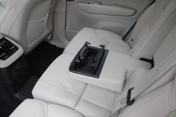 Volvo XC90 2.0 T8 456PK PHEV AWD PLUS BRIGHT | LUCHTVERING VOOR / ACHTER MET FOUR-C SETTINGS  | PANORAMISCH SCHUIF / KANTELDAK | EXTRA GETINT GLAS OP DE ACHTER PORTIEREN | BOWERS & WILKINS HIFI PREMIUM AUDI SYSTEEM INCLUSIEF FRESH AIR SUBWOOFER  | NAVIGATIE SYSTEEM BY GOOGLE MAPS | 360° CAMERA | ELEKTRISCH WEGKLAPBARE TREKHAAK | HEAD-UP DISPLAY | COMFORT STOELEN MET MASAGE FUNCTIE | STOEL VERWARMING EN VENTILATIE | ELEKTRISCH VERSTELBARE COMFORT STOEL MET GEHEUGEN EN ELEKTRISCH VERSTELBARE ZIJWANGEN | GEPERFOREERD NAPPA LEDER BEKLEDING BLOND / CHARCOAL | ACHTERBANK VERWARMING | N