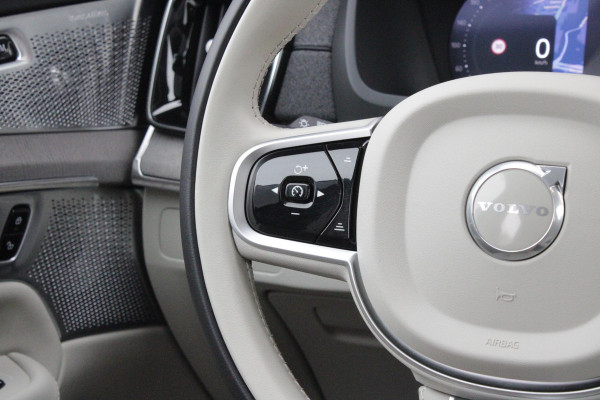 Volvo XC90 2.0 T8 456PK PHEV AWD PLUS BRIGHT | LUCHTVERING VOOR / ACHTER MET FOUR-C SETTINGS  | PANORAMISCH SCHUIF / KANTELDAK | EXTRA GETINT GLAS OP DE ACHTER PORTIEREN | BOWERS & WILKINS HIFI PREMIUM AUDI SYSTEEM INCLUSIEF FRESH AIR SUBWOOFER  | NAVIGATIE SYSTEEM BY GOOGLE MAPS | 360° CAMERA | ELEKTRISCH WEGKLAPBARE TREKHAAK | HEAD-UP DISPLAY | COMFORT STOELEN MET MASAGE FUNCTIE | STOEL VERWARMING EN VENTILATIE | ELEKTRISCH VERSTELBARE COMFORT STOEL MET GEHEUGEN EN ELEKTRISCH VERSTELBARE ZIJWANGEN | GEPERFOREERD NAPPA LEDER BEKLEDING BLOND / CHARCOAL | ACHTERBANK VERWARMING | N