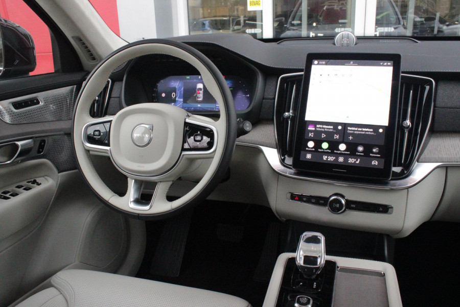 Volvo XC90 2.0 T8 456PK PHEV AWD PLUS BRIGHT | LUCHTVERING VOOR / ACHTER MET FOUR-C SETTINGS  | PANORAMISCH SCHUIF / KANTELDAK | EXTRA GETINT GLAS OP DE ACHTER PORTIEREN | BOWERS & WILKINS HIFI PREMIUM AUDI SYSTEEM INCLUSIEF FRESH AIR SUBWOOFER  | NAVIGATIE SYSTEEM BY GOOGLE MAPS | 360° CAMERA | ELEKTRISCH WEGKLAPBARE TREKHAAK | HEAD-UP DISPLAY | COMFORT STOELEN MET MASAGE FUNCTIE | STOEL VERWARMING EN VENTILATIE | ELEKTRISCH VERSTELBARE COMFORT STOEL MET GEHEUGEN EN ELEKTRISCH VERSTELBARE ZIJWANGEN | GEPERFOREERD NAPPA LEDER BEKLEDING BLOND / CHARCOAL | ACHTERBANK VERWARMING | N