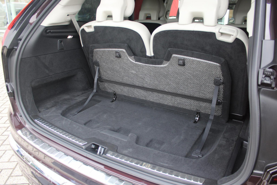 Volvo XC90 2.0 T8 456PK PHEV AWD PLUS BRIGHT | LUCHTVERING VOOR / ACHTER MET FOUR-C SETTINGS  | PANORAMISCH SCHUIF / KANTELDAK | EXTRA GETINT GLAS OP DE ACHTER PORTIEREN | BOWERS & WILKINS HIFI PREMIUM AUDI SYSTEEM INCLUSIEF FRESH AIR SUBWOOFER  | NAVIGATIE SYSTEEM BY GOOGLE MAPS | 360° CAMERA | ELEKTRISCH WEGKLAPBARE TREKHAAK | HEAD-UP DISPLAY | COMFORT STOELEN MET MASAGE FUNCTIE | STOEL VERWARMING EN VENTILATIE | ELEKTRISCH VERSTELBARE COMFORT STOEL MET GEHEUGEN EN ELEKTRISCH VERSTELBARE ZIJWANGEN | GEPERFOREERD NAPPA LEDER BEKLEDING BLOND / CHARCOAL | ACHTERBANK VERWARMING | N