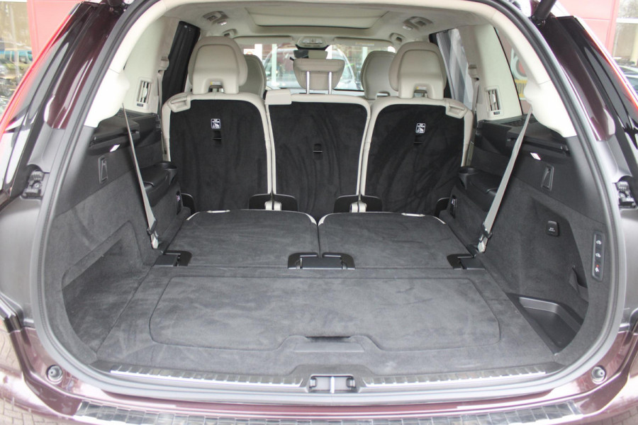 Volvo XC90 2.0 T8 456PK PHEV AWD PLUS BRIGHT | LUCHTVERING VOOR / ACHTER MET FOUR-C SETTINGS  | PANORAMISCH SCHUIF / KANTELDAK | EXTRA GETINT GLAS OP DE ACHTER PORTIEREN | BOWERS & WILKINS HIFI PREMIUM AUDI SYSTEEM INCLUSIEF FRESH AIR SUBWOOFER  | NAVIGATIE SYSTEEM BY GOOGLE MAPS | 360° CAMERA | ELEKTRISCH WEGKLAPBARE TREKHAAK | HEAD-UP DISPLAY | COMFORT STOELEN MET MASAGE FUNCTIE | STOEL VERWARMING EN VENTILATIE | ELEKTRISCH VERSTELBARE COMFORT STOEL MET GEHEUGEN EN ELEKTRISCH VERSTELBARE ZIJWANGEN | GEPERFOREERD NAPPA LEDER BEKLEDING BLOND / CHARCOAL | ACHTERBANK VERWARMING | N