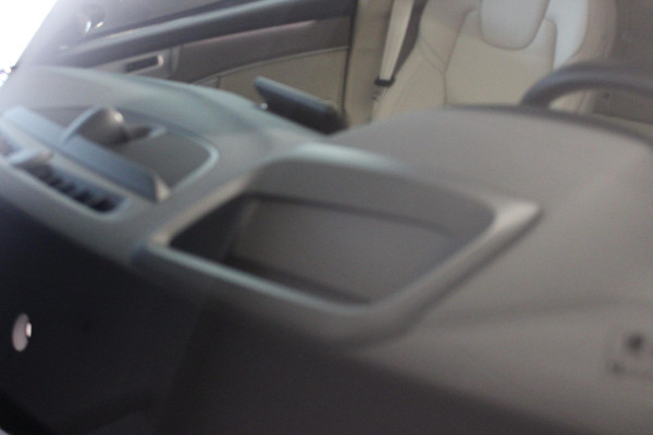 Volvo XC90 2.0 T8 456PK PHEV AWD PLUS BRIGHT | LUCHTVERING VOOR / ACHTER MET FOUR-C SETTINGS  | PANORAMISCH SCHUIF / KANTELDAK | EXTRA GETINT GLAS OP DE ACHTER PORTIEREN | BOWERS & WILKINS HIFI PREMIUM AUDI SYSTEEM INCLUSIEF FRESH AIR SUBWOOFER  | NAVIGATIE SYSTEEM BY GOOGLE MAPS | 360° CAMERA | ELEKTRISCH WEGKLAPBARE TREKHAAK | HEAD-UP DISPLAY | COMFORT STOELEN MET MASAGE FUNCTIE | STOEL VERWARMING EN VENTILATIE | ELEKTRISCH VERSTELBARE COMFORT STOEL MET GEHEUGEN EN ELEKTRISCH VERSTELBARE ZIJWANGEN | GEPERFOREERD NAPPA LEDER BEKLEDING BLOND / CHARCOAL | ACHTERBANK VERWARMING | N