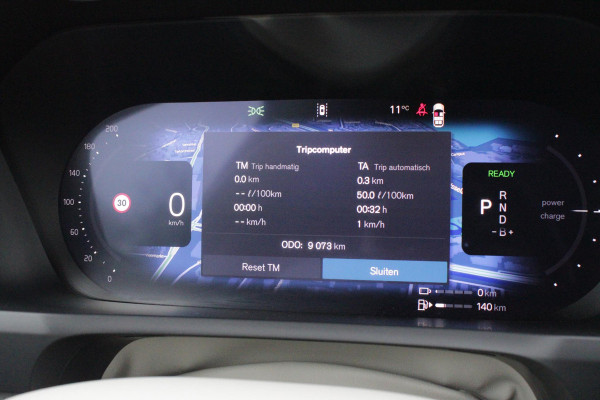 Volvo XC90 2.0 T8 456PK PHEV AWD PLUS BRIGHT | LUCHTVERING VOOR / ACHTER MET FOUR-C SETTINGS  | PANORAMISCH SCHUIF / KANTELDAK | EXTRA GETINT GLAS OP DE ACHTER PORTIEREN | BOWERS & WILKINS HIFI PREMIUM AUDI SYSTEEM INCLUSIEF FRESH AIR SUBWOOFER  | NAVIGATIE SYSTEEM BY GOOGLE MAPS | 360° CAMERA | ELEKTRISCH WEGKLAPBARE TREKHAAK | HEAD-UP DISPLAY | COMFORT STOELEN MET MASAGE FUNCTIE | STOEL VERWARMING EN VENTILATIE | ELEKTRISCH VERSTELBARE COMFORT STOEL MET GEHEUGEN EN ELEKTRISCH VERSTELBARE ZIJWANGEN | GEPERFOREERD NAPPA LEDER BEKLEDING BLOND / CHARCOAL | ACHTERBANK VERWARMING | N