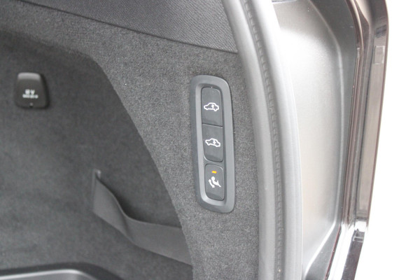 Volvo XC90 2.0 T8 456PK PHEV AWD PLUS BRIGHT | LUCHTVERING VOOR / ACHTER MET FOUR-C SETTINGS  | PANORAMISCH SCHUIF / KANTELDAK | EXTRA GETINT GLAS OP DE ACHTER PORTIEREN | BOWERS & WILKINS HIFI PREMIUM AUDI SYSTEEM INCLUSIEF FRESH AIR SUBWOOFER  | NAVIGATIE SYSTEEM BY GOOGLE MAPS | 360° CAMERA | ELEKTRISCH WEGKLAPBARE TREKHAAK | HEAD-UP DISPLAY | COMFORT STOELEN MET MASAGE FUNCTIE | STOEL VERWARMING EN VENTILATIE | ELEKTRISCH VERSTELBARE COMFORT STOEL MET GEHEUGEN EN ELEKTRISCH VERSTELBARE ZIJWANGEN | GEPERFOREERD NAPPA LEDER BEKLEDING BLOND / CHARCOAL | ACHTERBANK VERWARMING | N